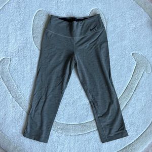 Nike Cropped Leggings